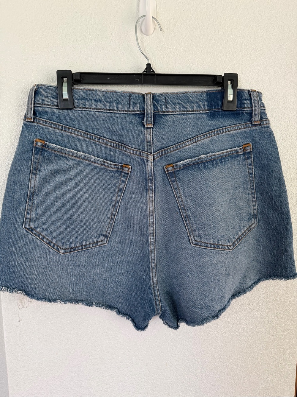 Abercrombie Curve Love The Mom Short High Rise Distressed Denim Shorts Size 30 - Picture 5 of 8
